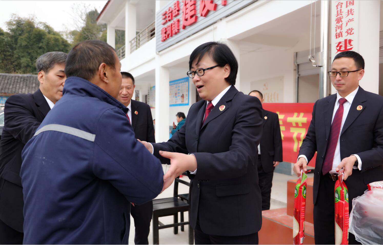 绵阳市检察院党组书记、检察长王红赴三台县看望慰问困难群众